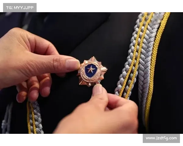 九九式老警服风雨亦坚守，执勤战衣焕新才是从优待警